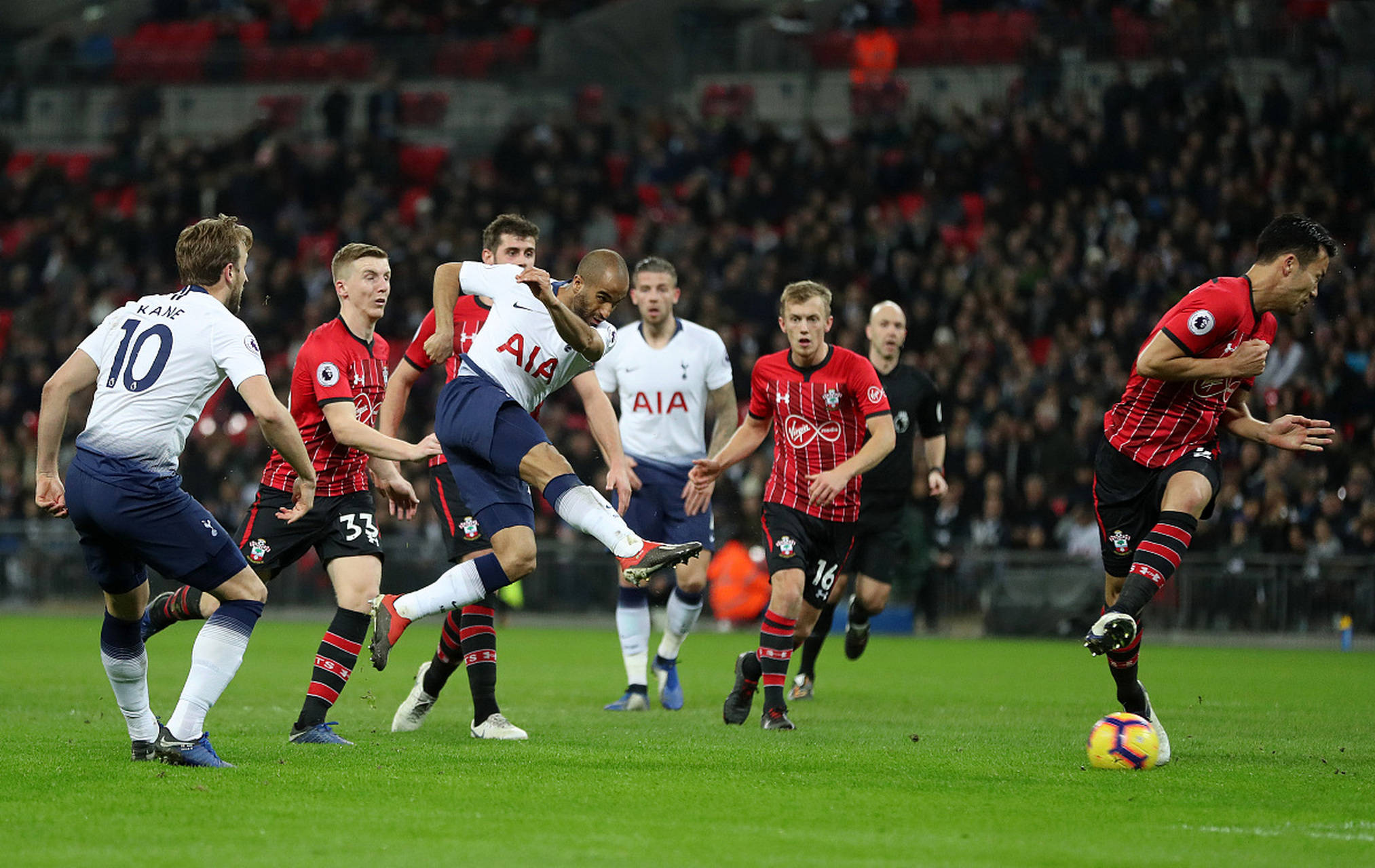 交媒体上发 交媒体上发